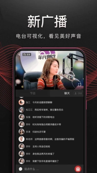 极光倒映在冰川湖面的全景壁纸